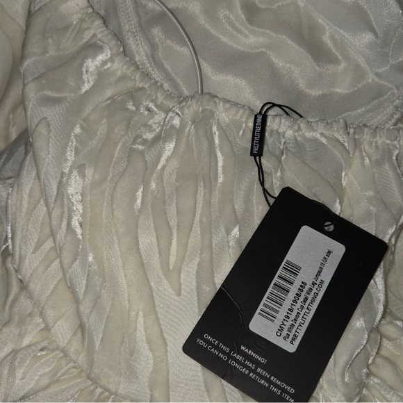 PrettyLittleThing White Jumpsuit with Sweetheart Neckline and Wide-Leg Pants - Picture 7 of 8